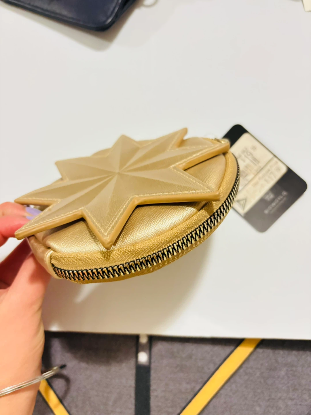 New Marvel Captain Marvel Gold Coin Purse - photo 3