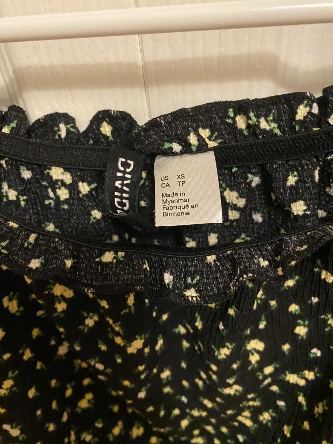 H&M Divided Black Floral XS Top image indicator(2)