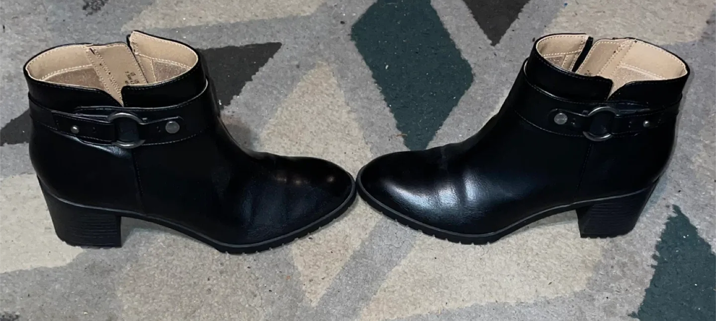 Women’s Black Boots. 7 1/2 thumbnail