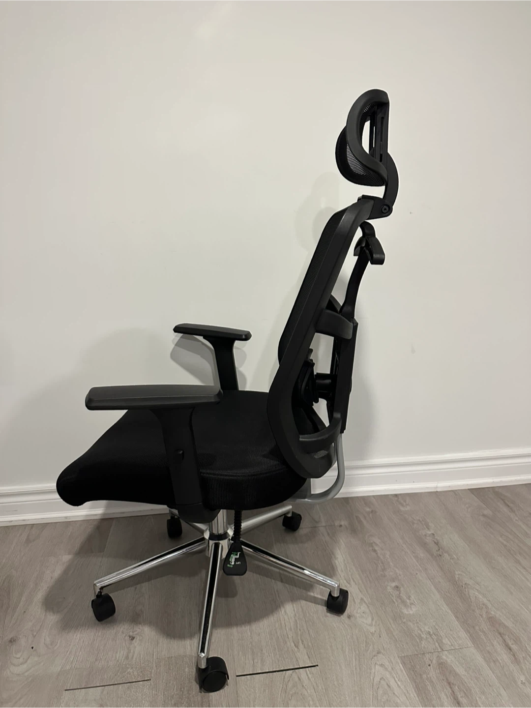 Ergonomic Mesh Office Chair - Black - photo 3