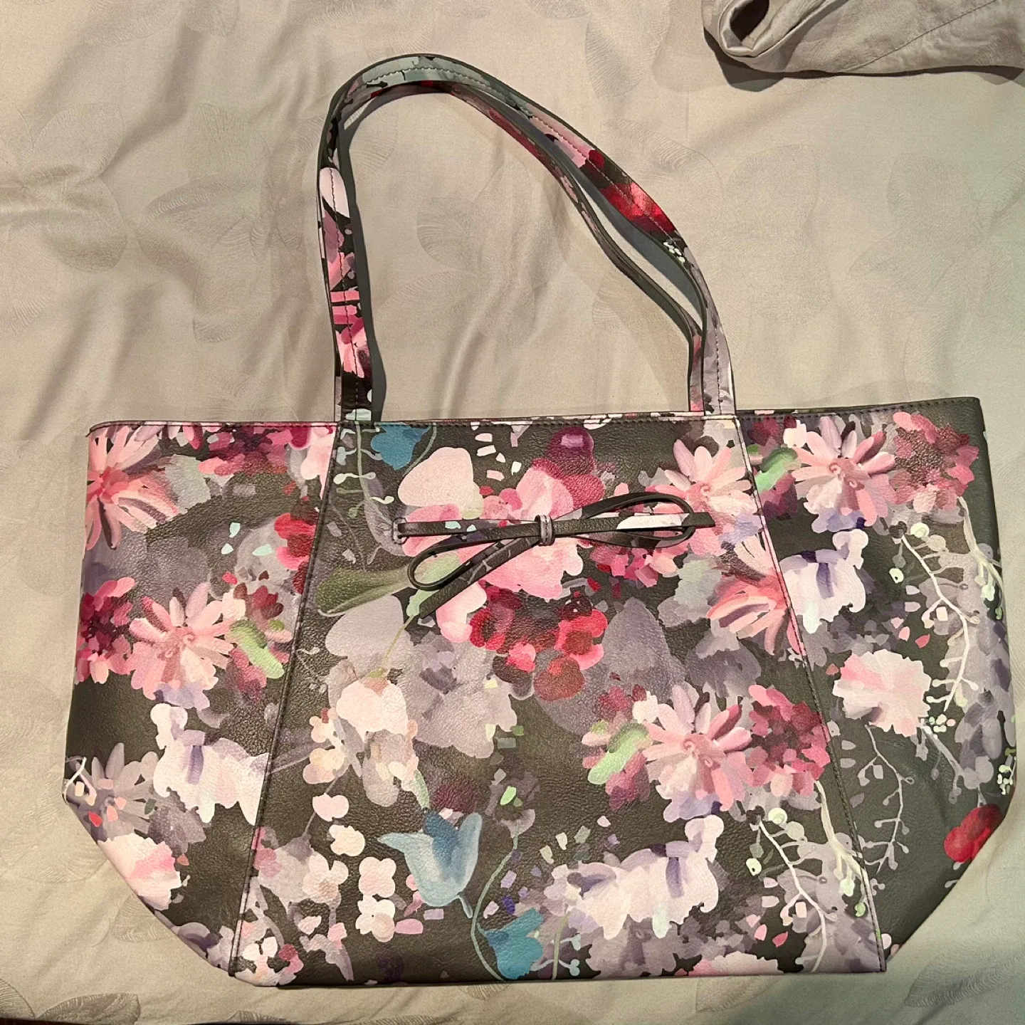 Pleather Floral Tote Bag image indicator(2)