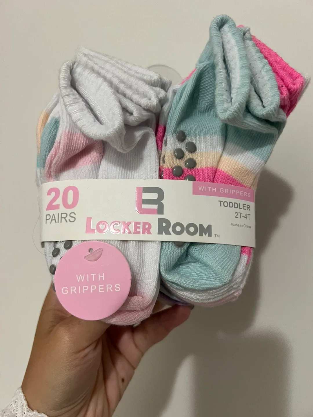 Reebok Hat & Bootie Set (Infant 0-3M) + Locker Room Socks image indicator(3)