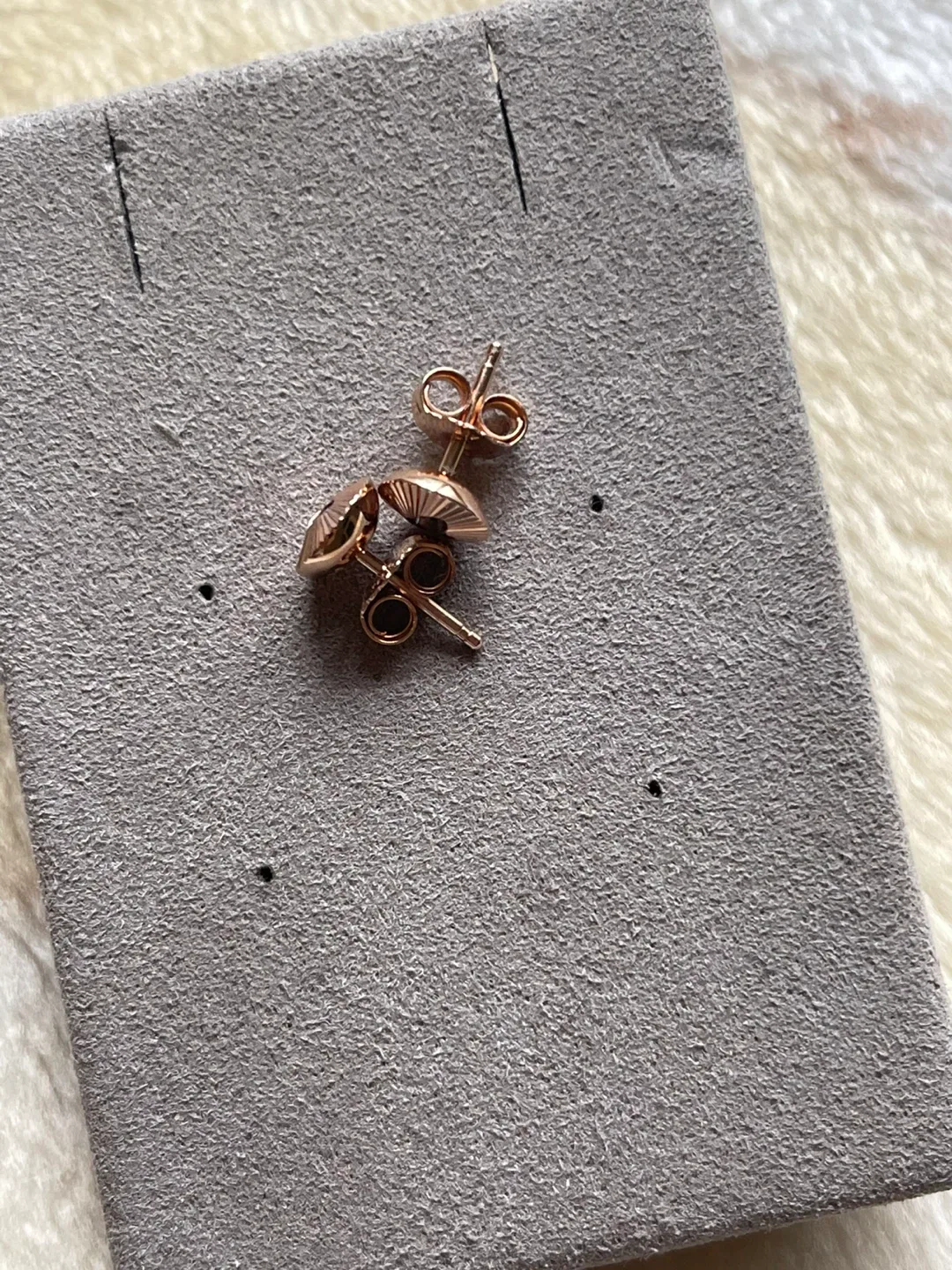 PANDORA “HARD TO FIND “Rose Gold Heart Stud Earrings (VINTAGE) image indicator(5)