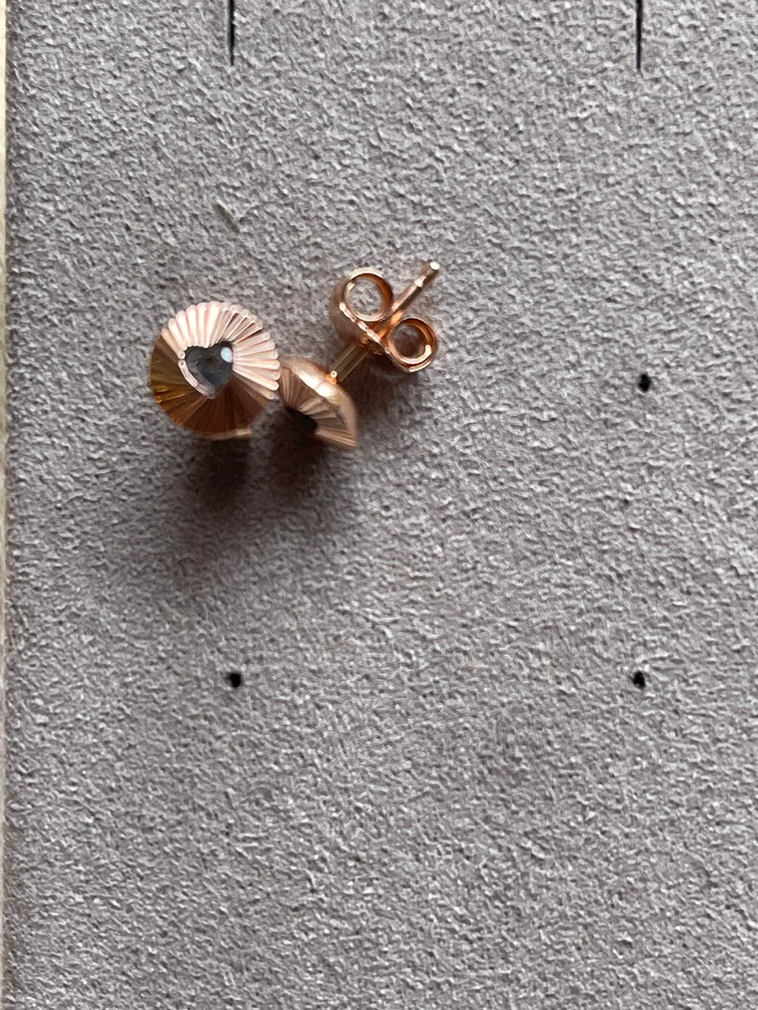 PANDORA “HARD TO FIND “Rose Gold Heart Stud Earrings (VINTAGE) image indicator(2)