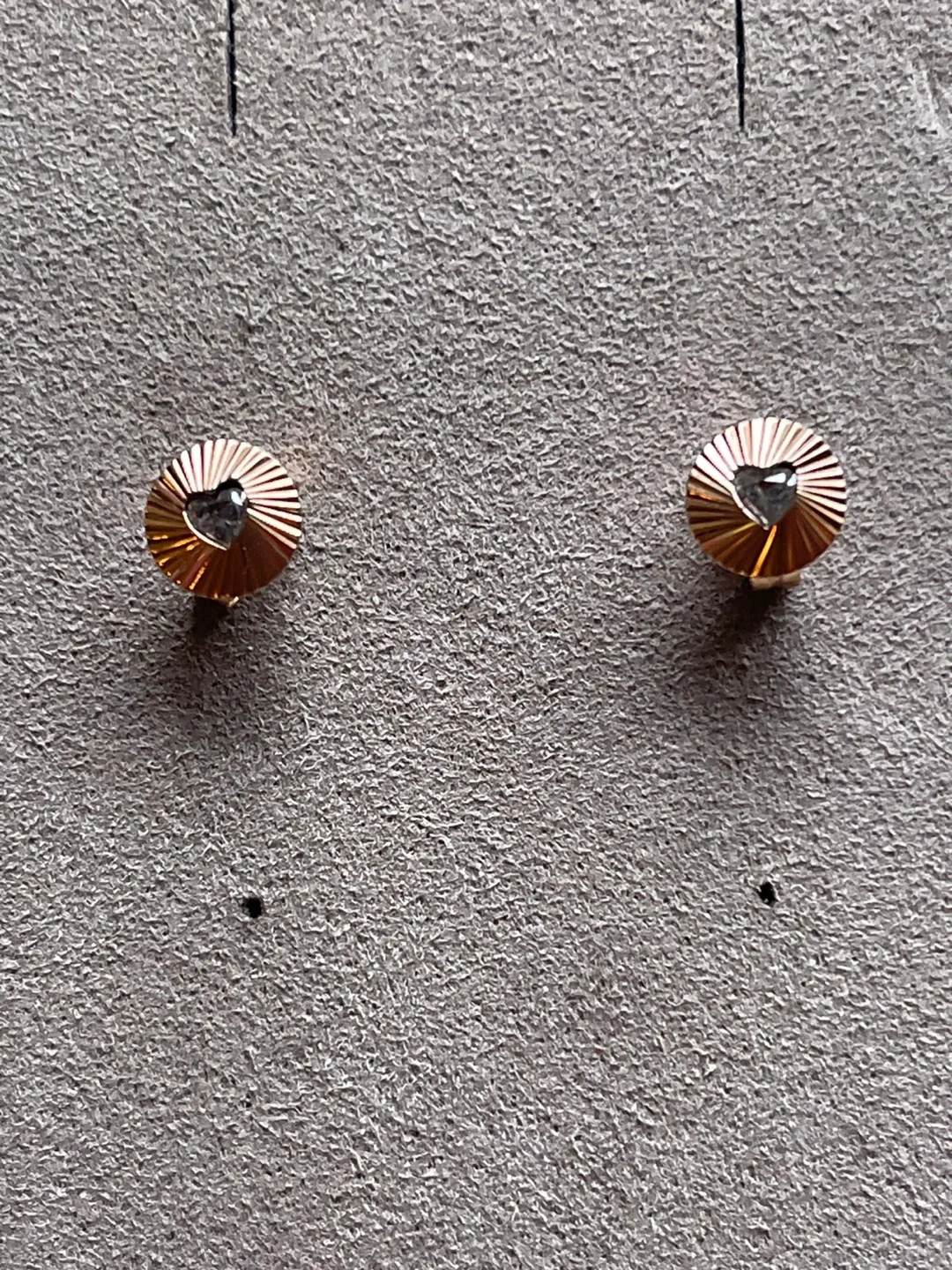 PANDORA “HARD TO FIND “Rose Gold Heart Stud Earrings (VINTAGE) image indicator(7)