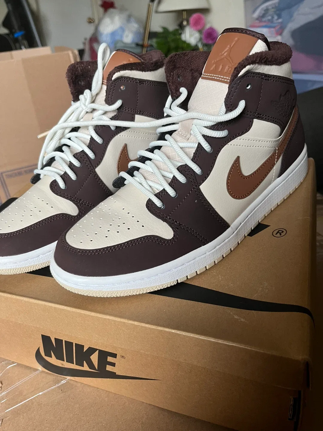 Nike Air Jordan 1 Mid SE Brown Basalt (Size 8.5) image indicator(3)