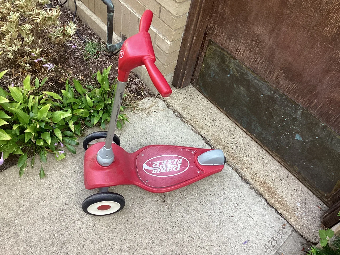 Radio Flyer Red Scooter thumbnail