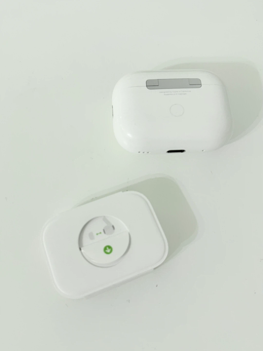 Apple Airpods Pro - 2nd Gen - photo 3