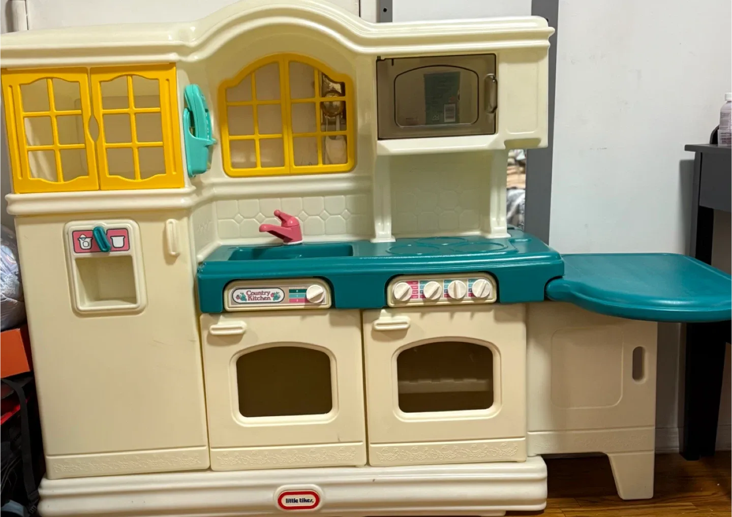 Little Tikes Country Kitchen Playset image indicator(2)