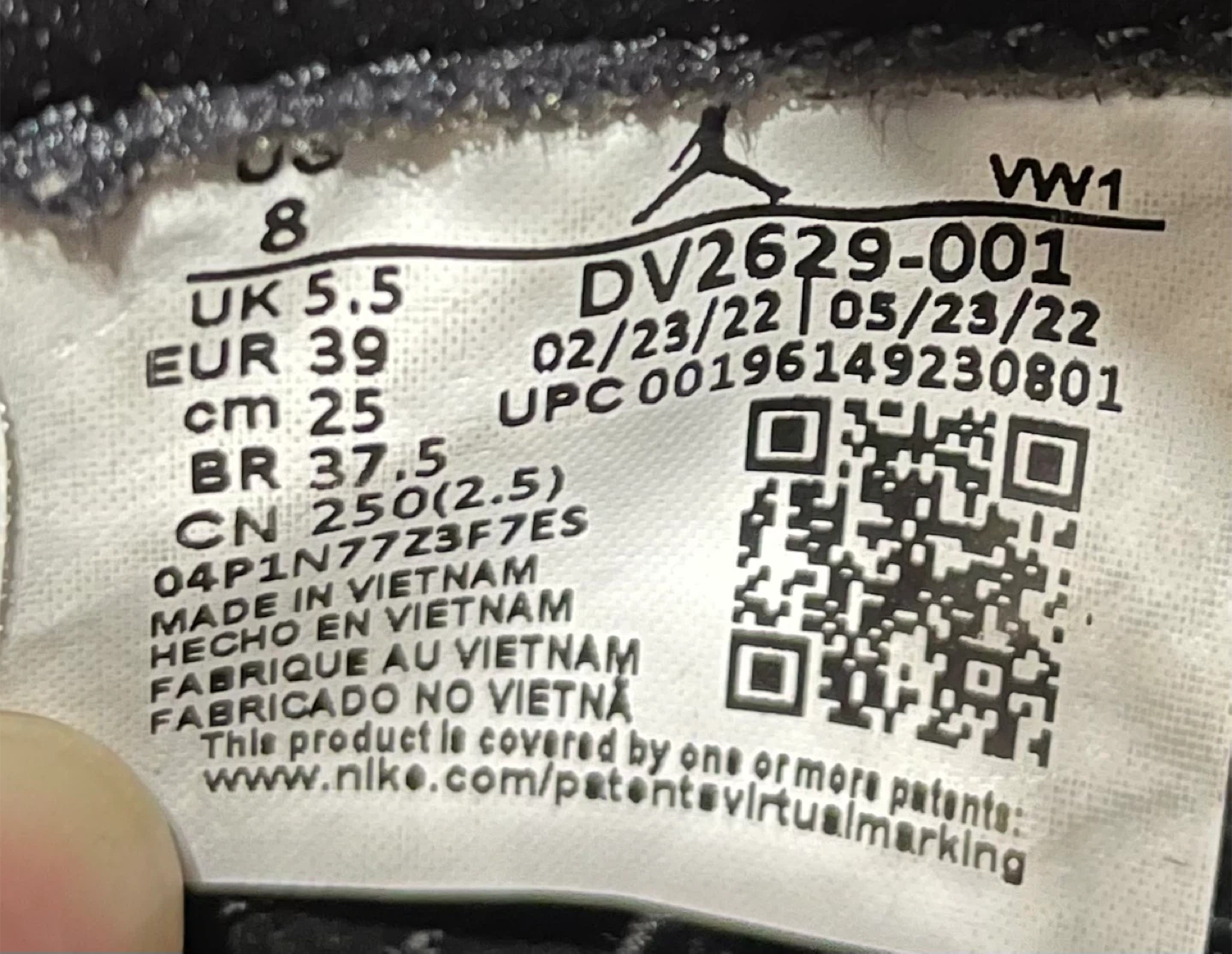 Jordan 11 CMFT Low Black/Silver US 8 - photo 4