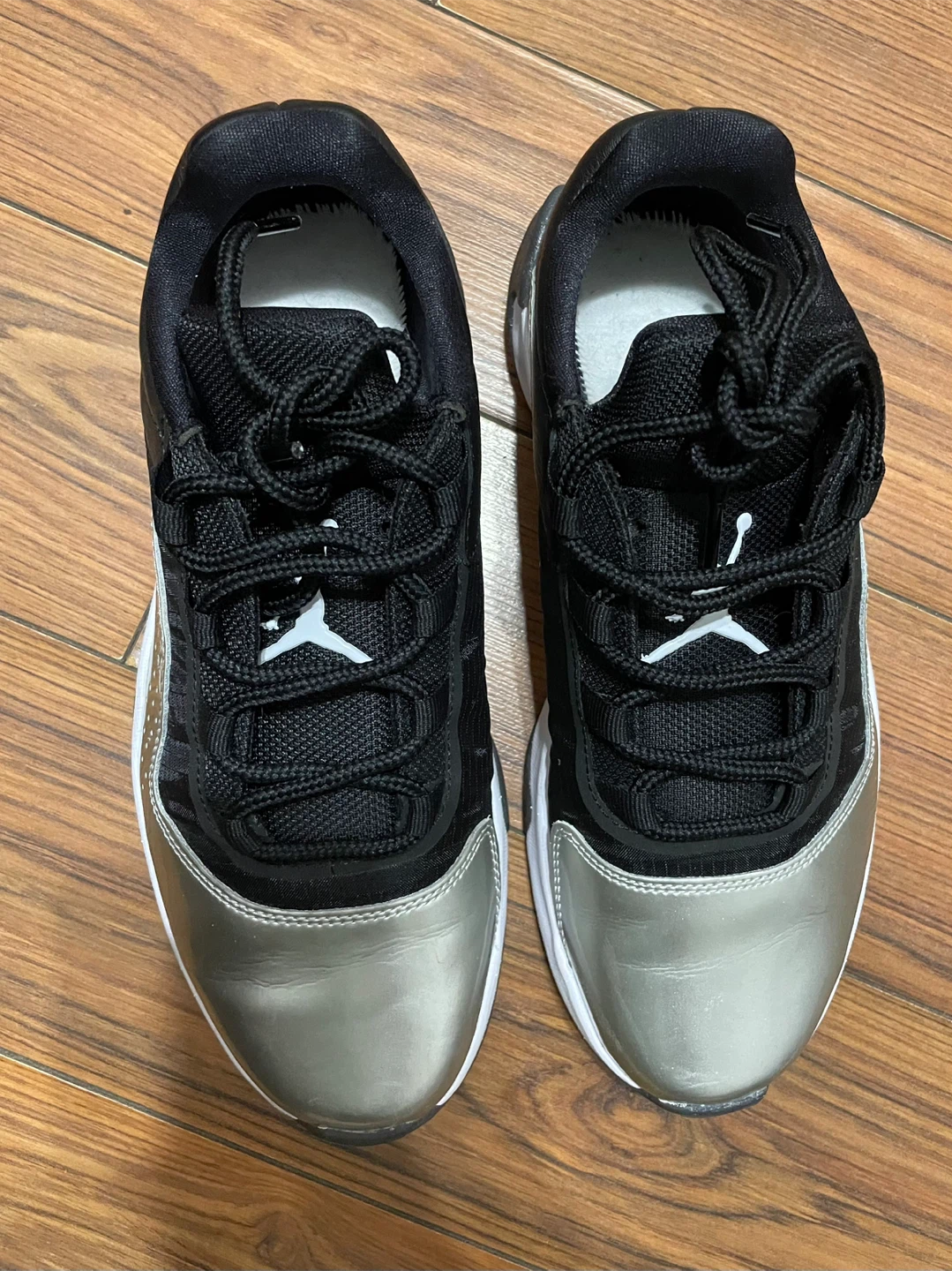 Jordan 11 CMFT Low Black/Silver US 8 - photo 3