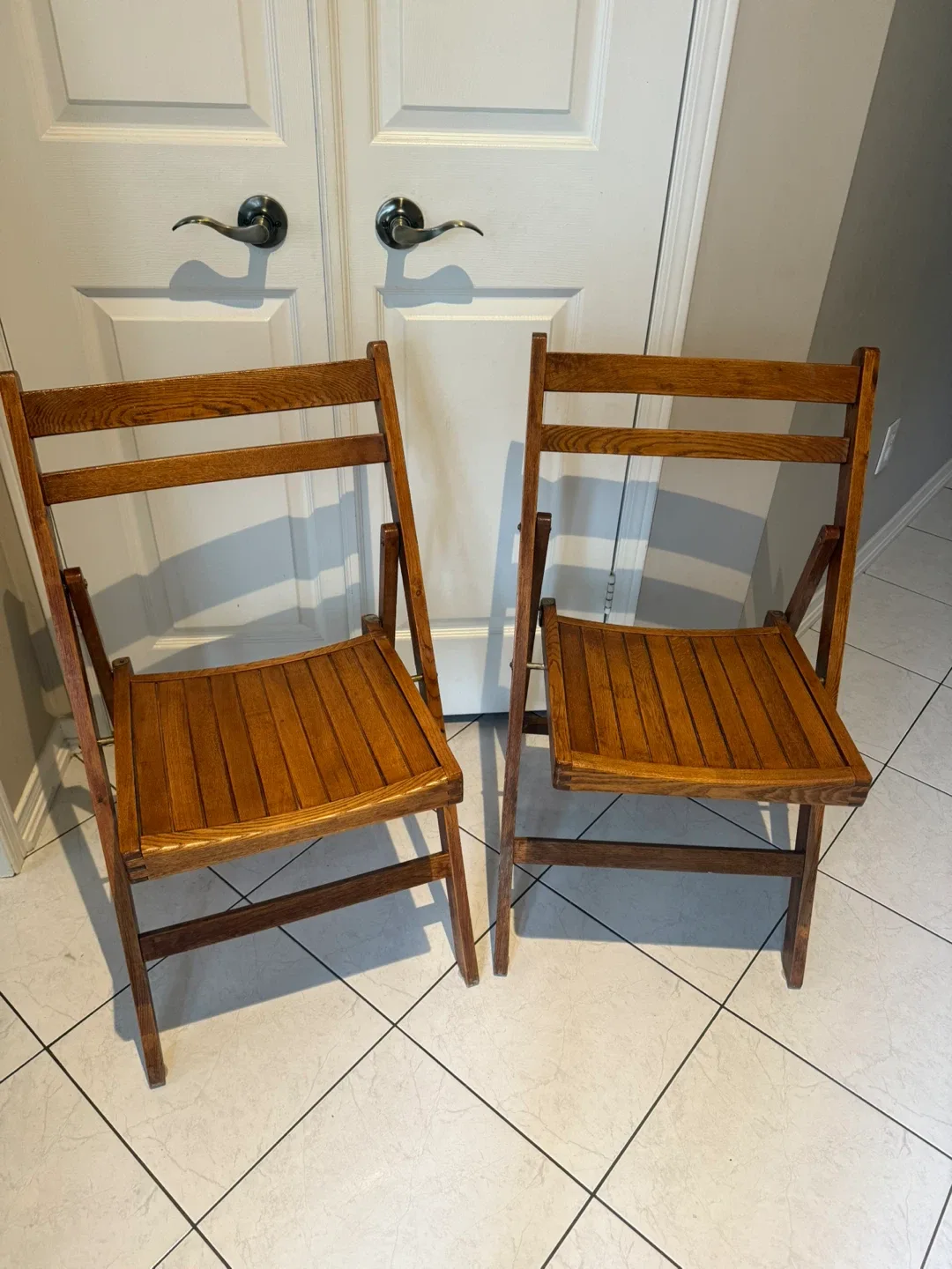 Wood Foldable Chairs - PICKUP TODAY thumbnail