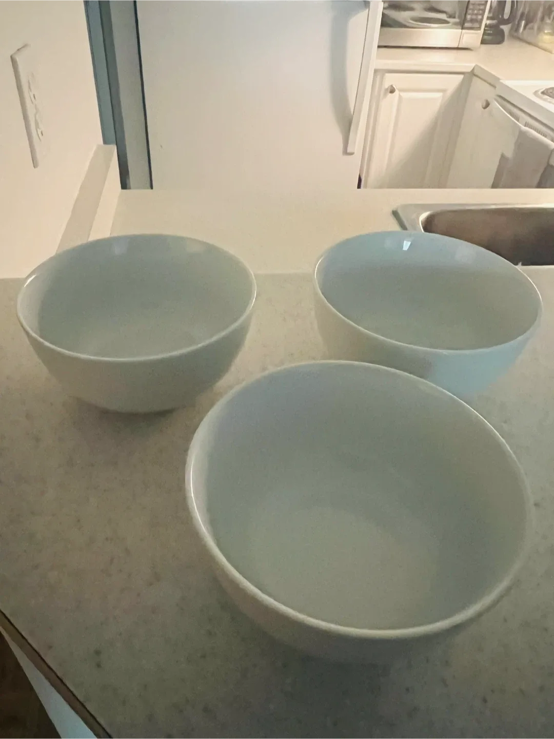 Set of 3 White Bowls image indicator(2)
