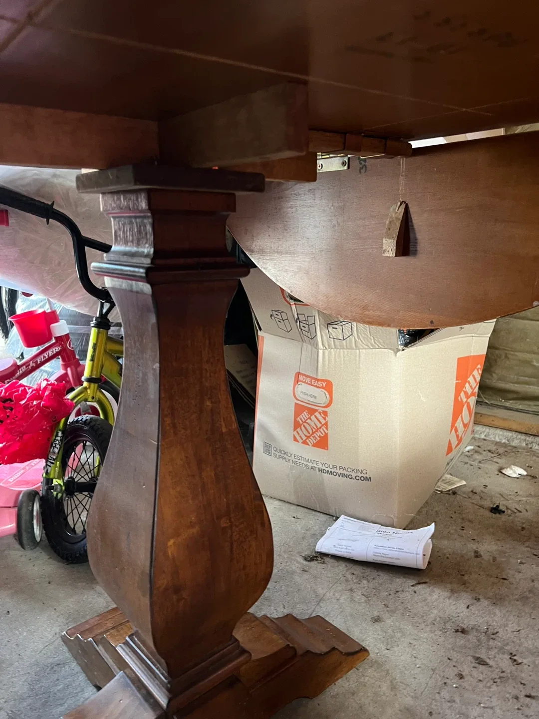 Round Wooden Dining Table image indicator(5)