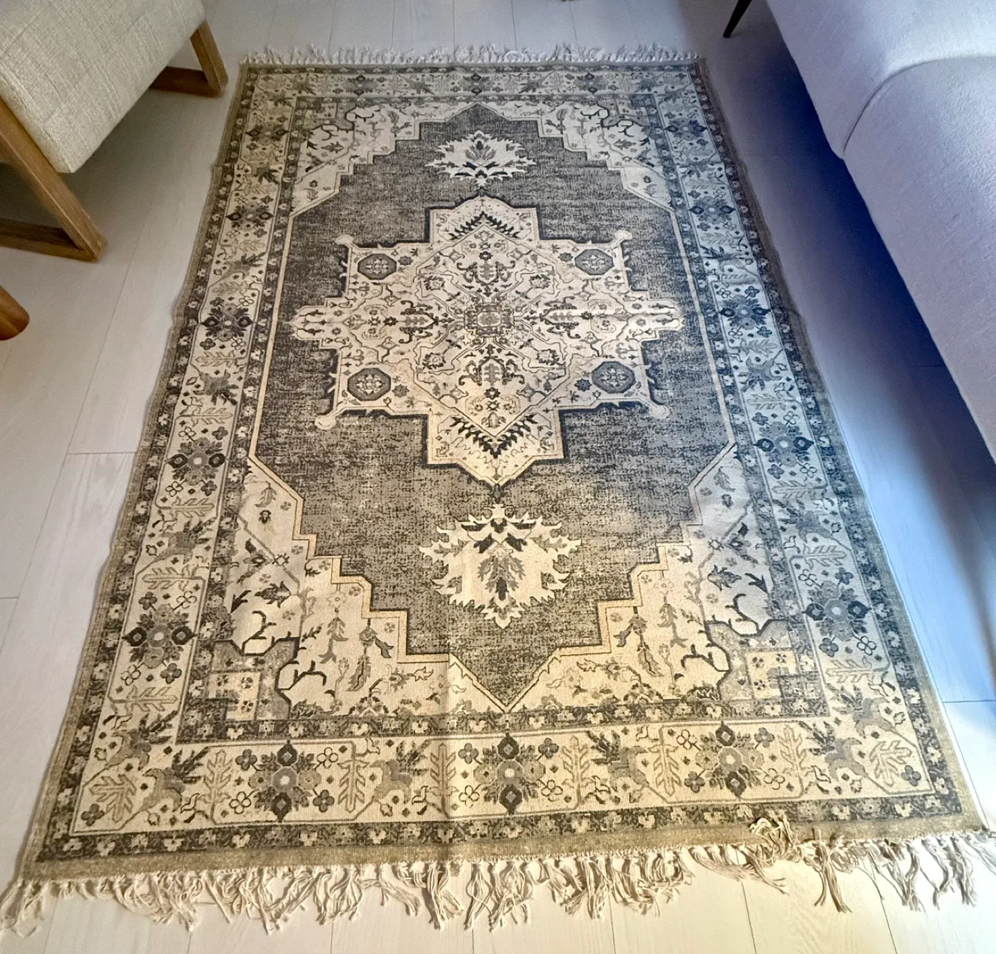 “LIKE NEW” H&M HOME Area Rug thumbnail