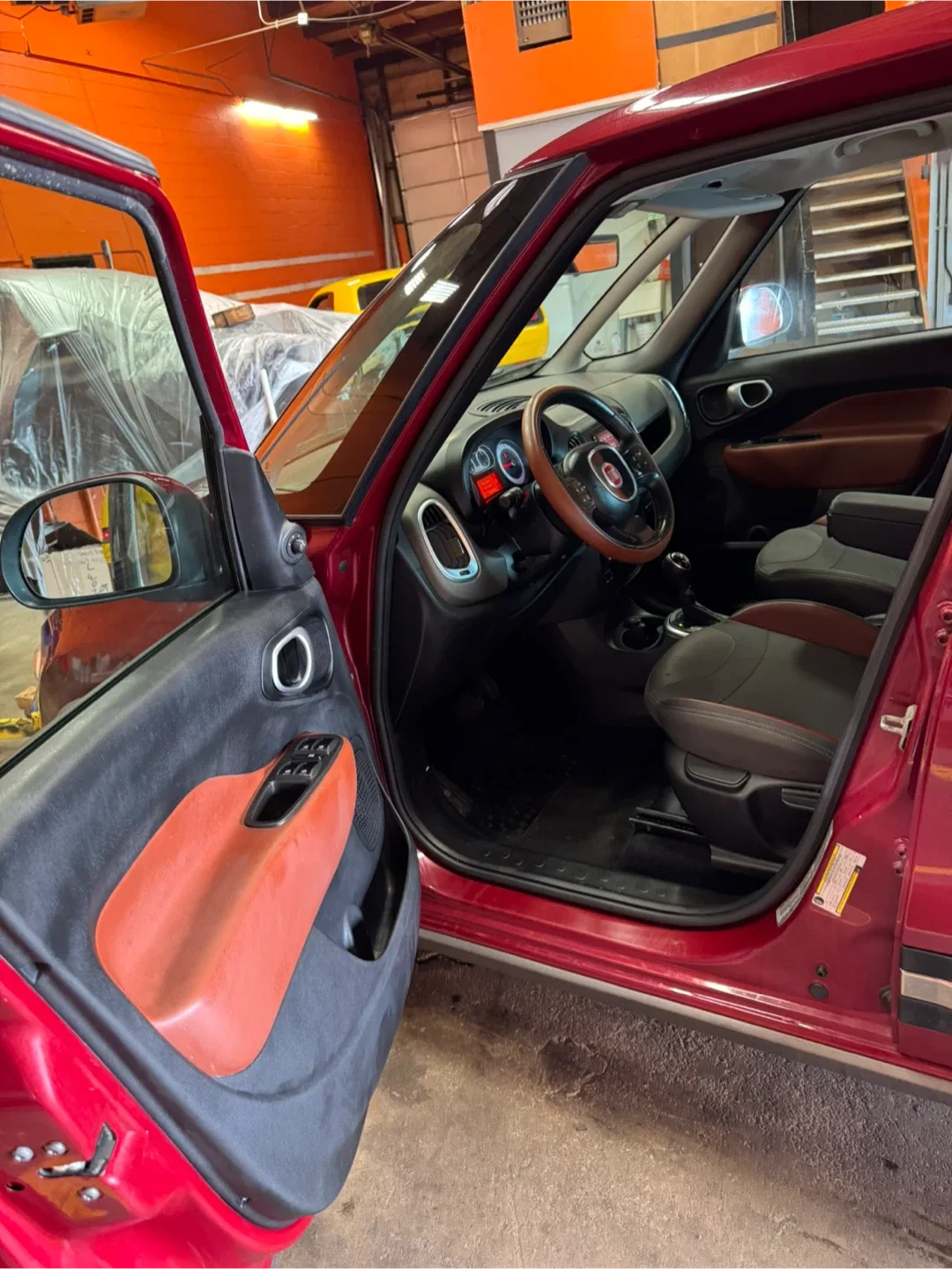 2015 Fiat 500L · Trekking Hatchback 4D image indicator(5)