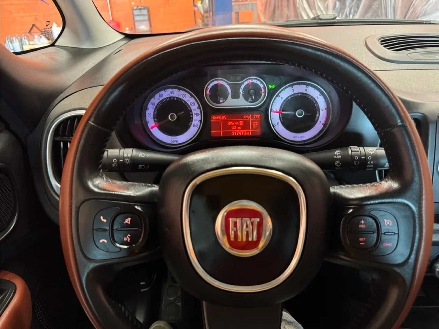 2015 Fiat 500L · Trekking Hatchback 4D image indicator(10)
