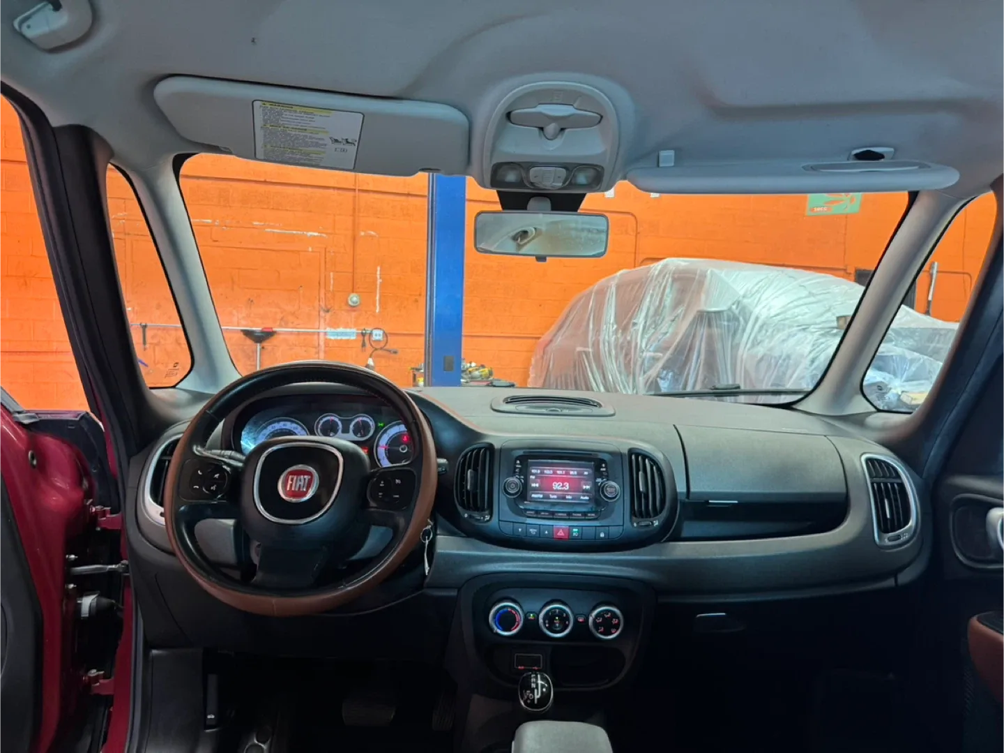 2015 Fiat 500L · Trekking Hatchback 4D image indicator(7)