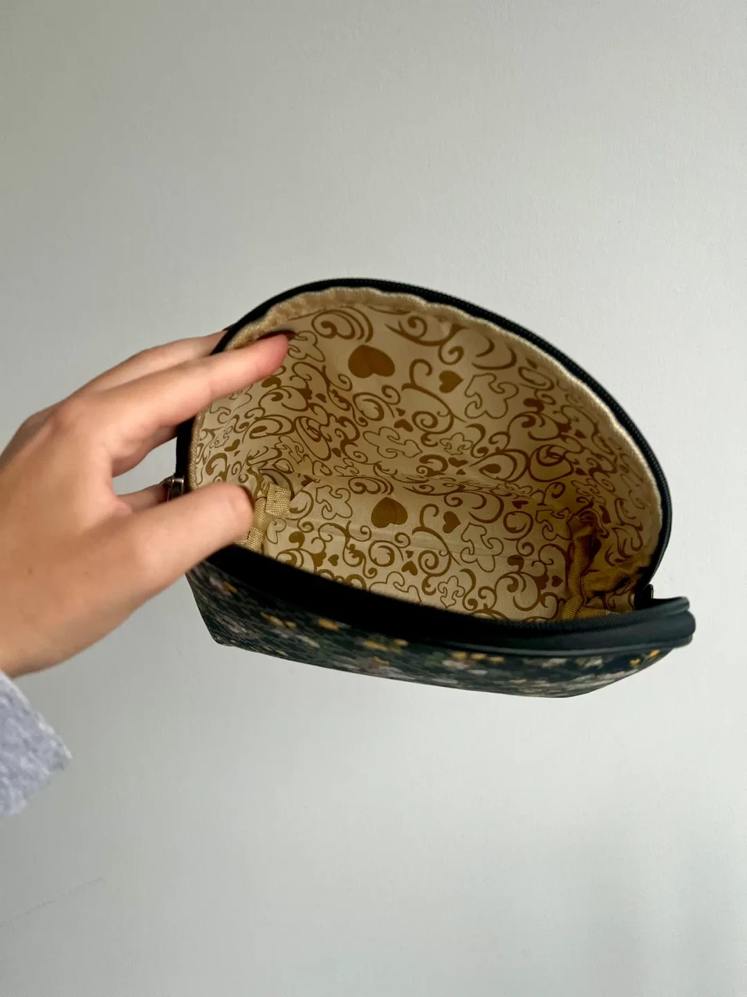 Floral Print Cosmetic Bag 🌹 image indicator(4)