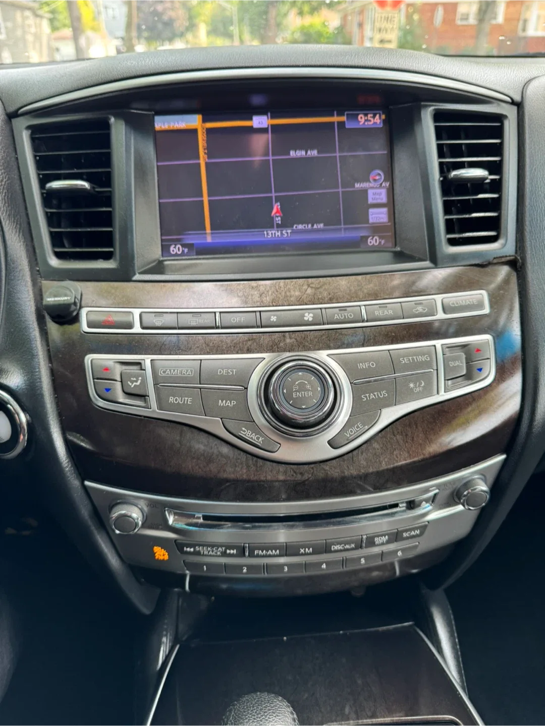 2014 Infiniti QX60 · 3.5 Sport Utility 4D image indicator(9)