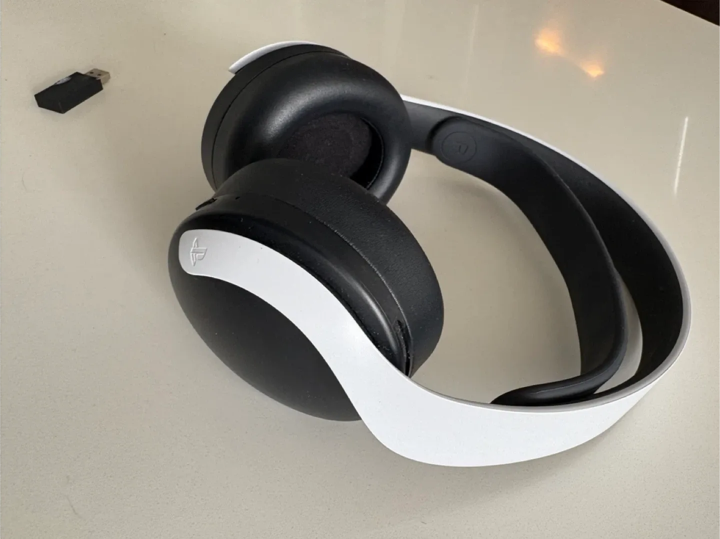 PlayStation PULSE 3D Wireless Headset - Black and White image indicator(3)