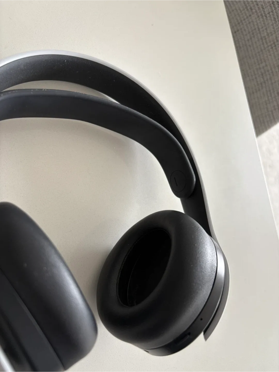 PlayStation PULSE 3D Wireless Headset - Black and White image indicator(4)