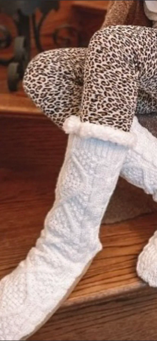 NEW! “Just Cozy” Ladies Llama Slipper/Socks! image indicator(10)