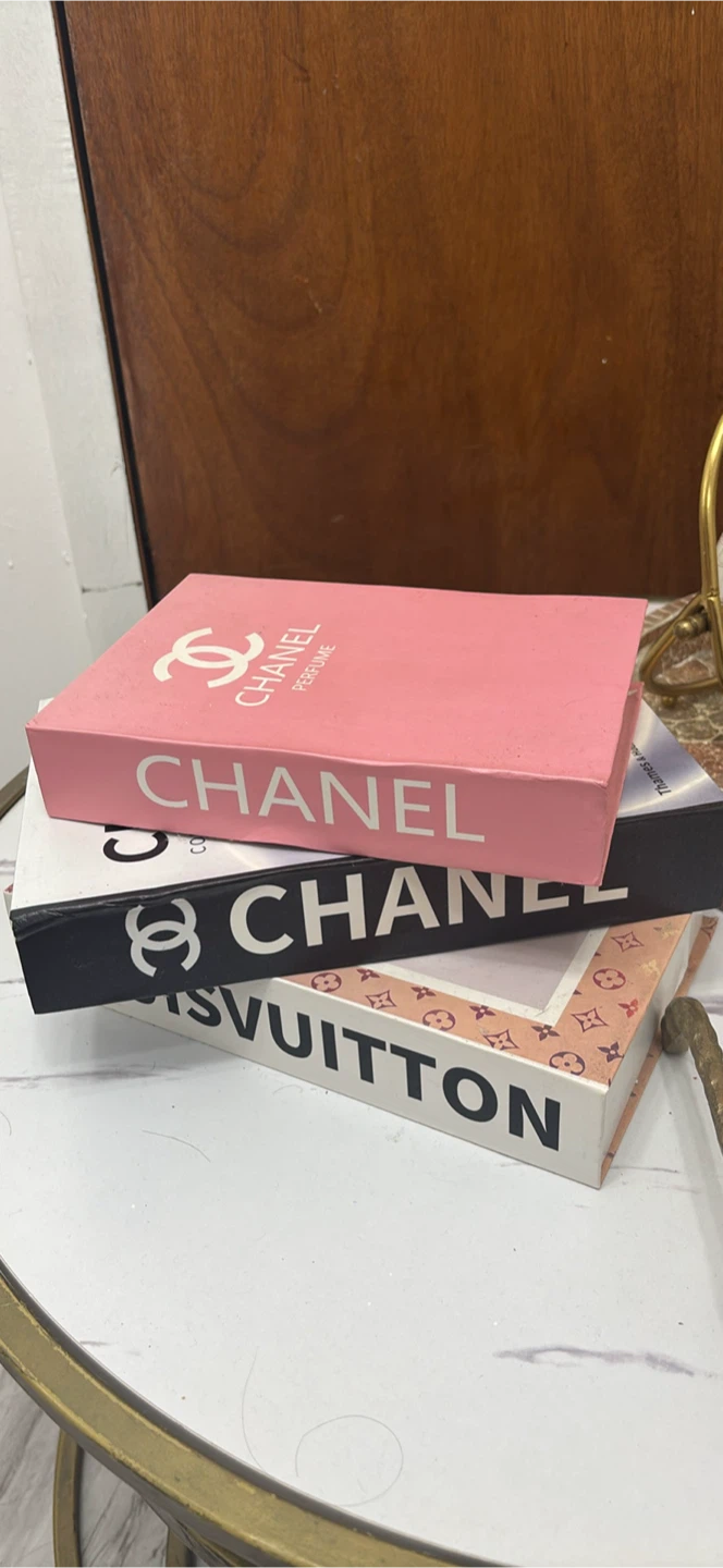 Chanel & Louis Vuitton Decorative Books and gold decaration - photo 2