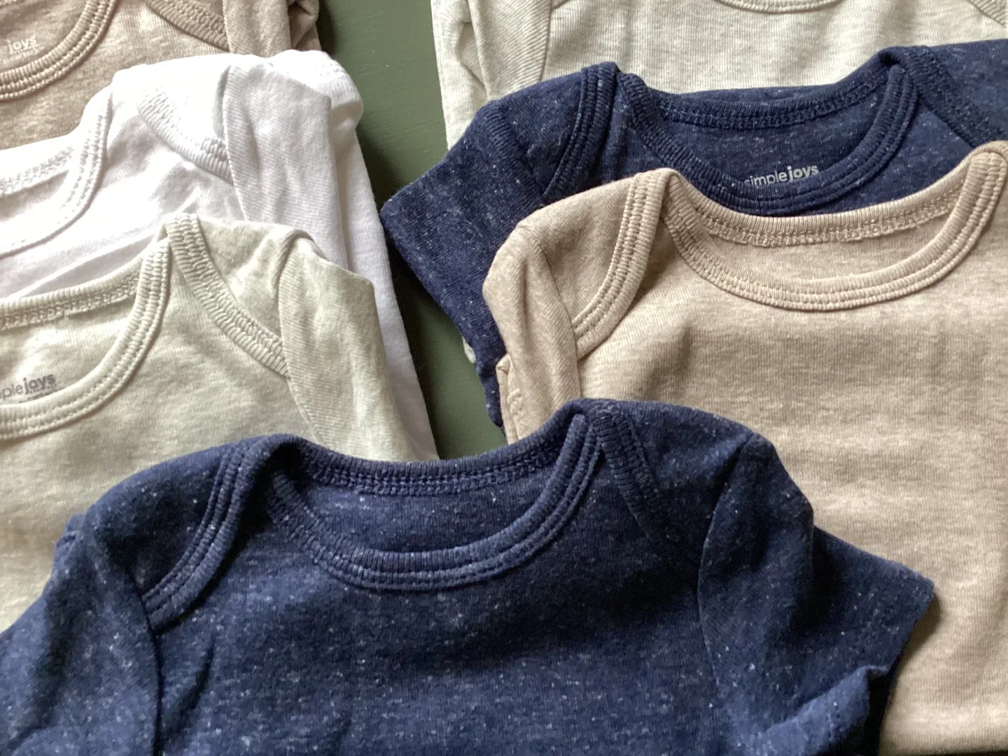 7 Short Sleeve Baby Onesies 3 to 6 Months image indicator(3)