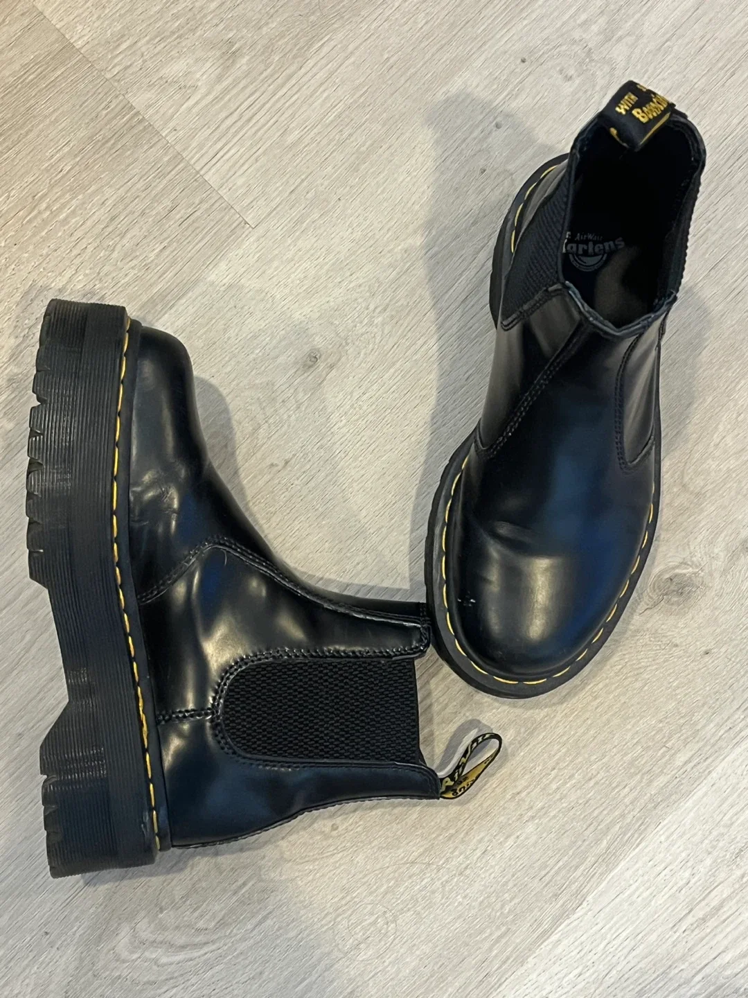 Dr. Martens 2976 Quad Platform Chelsea Boots thumbnail