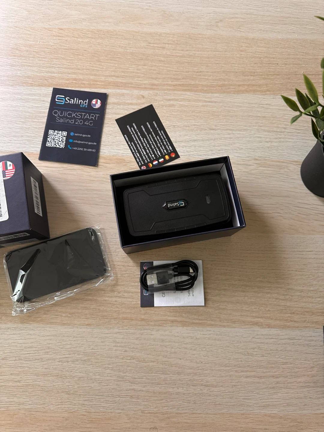 Salind 20 4G GPS Tracker - New in Box! - photo 2