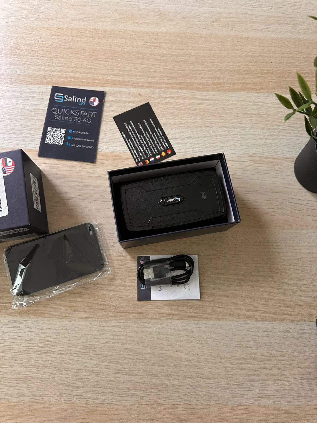Salind 20 4G GPS Tracker - New in Box! image indicator(2)