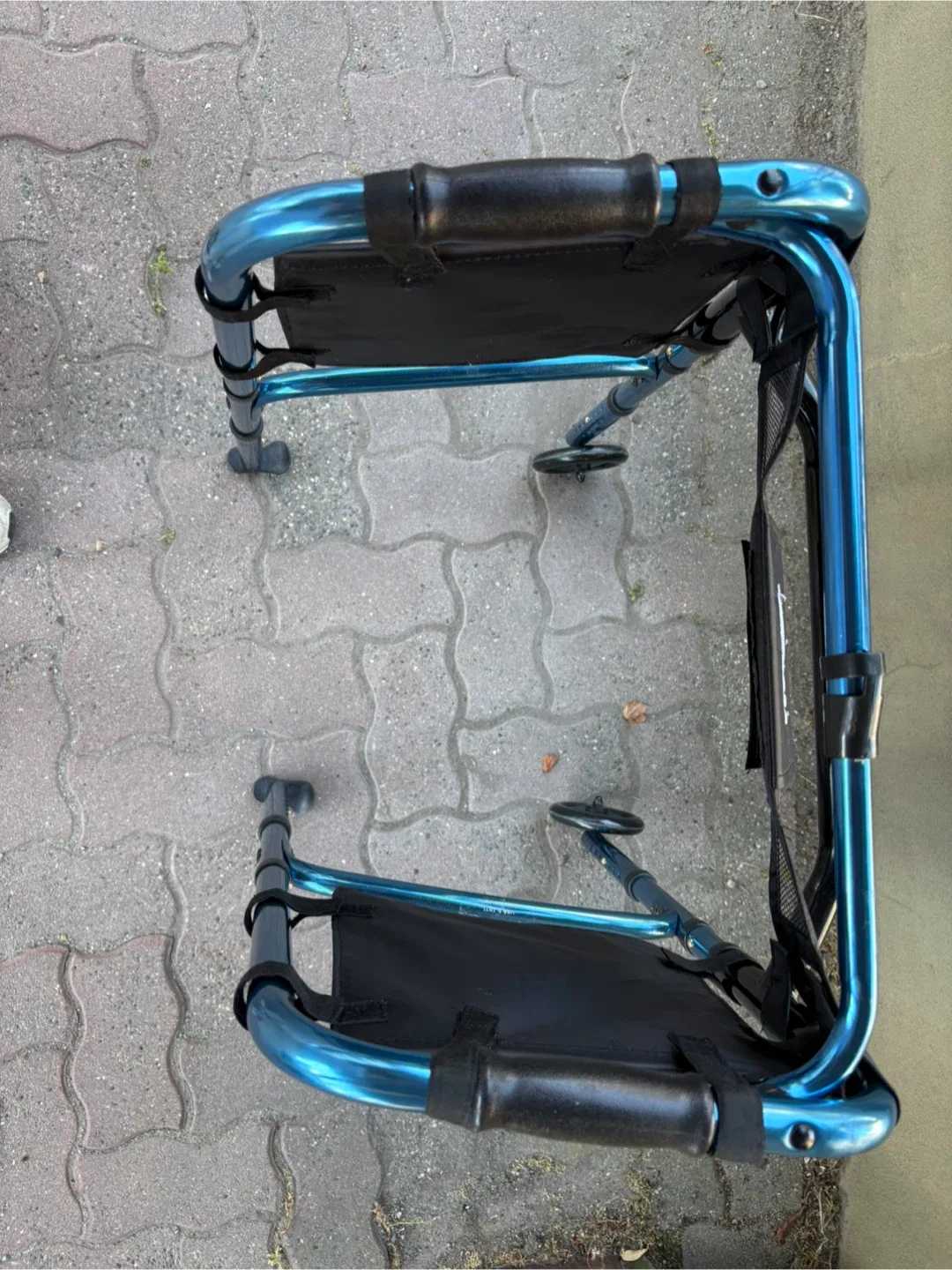 Hugo Rollator Walker - Blue image indicator(4)