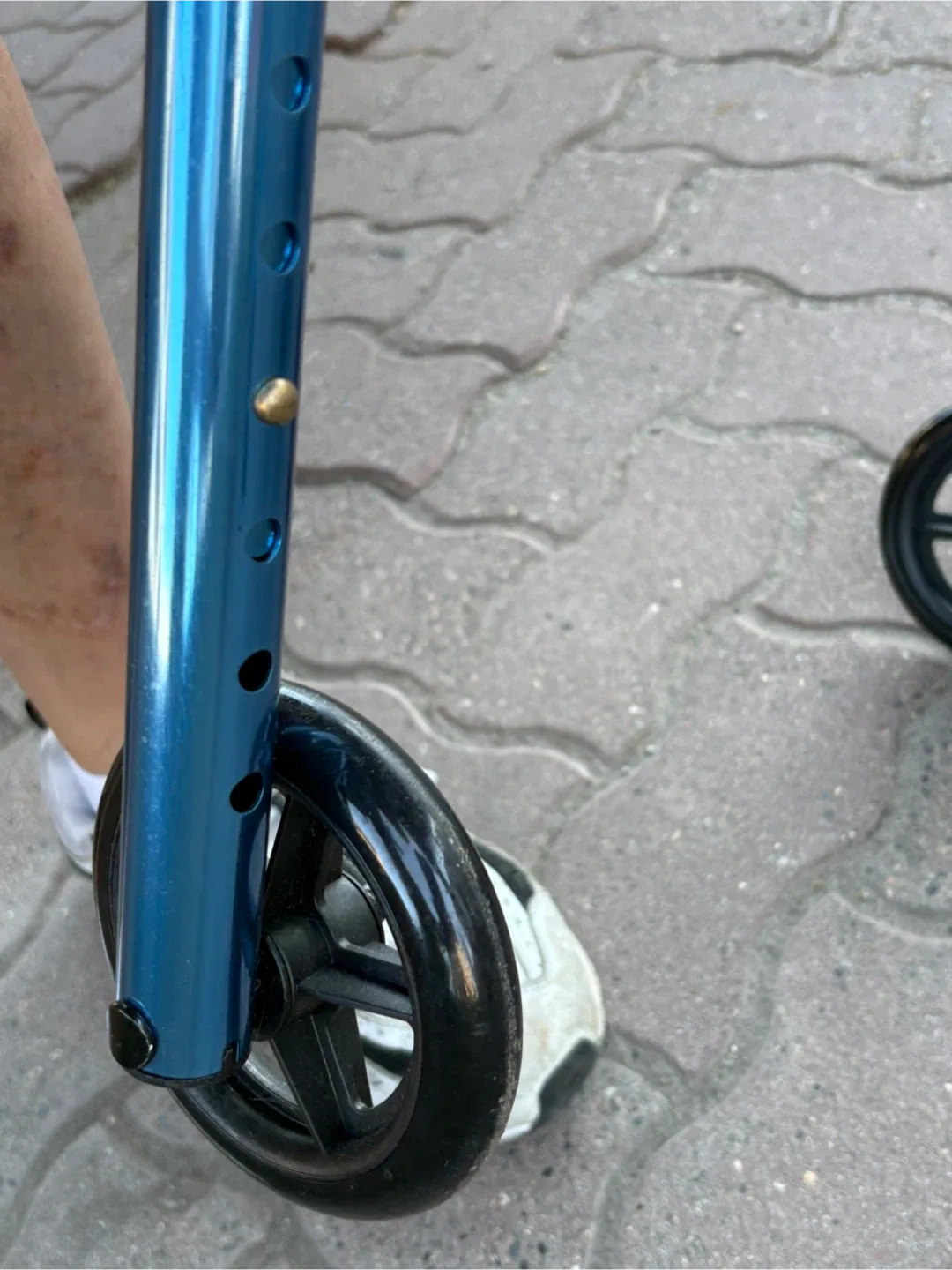 Hugo Rollator Walker - Blue image indicator(8)