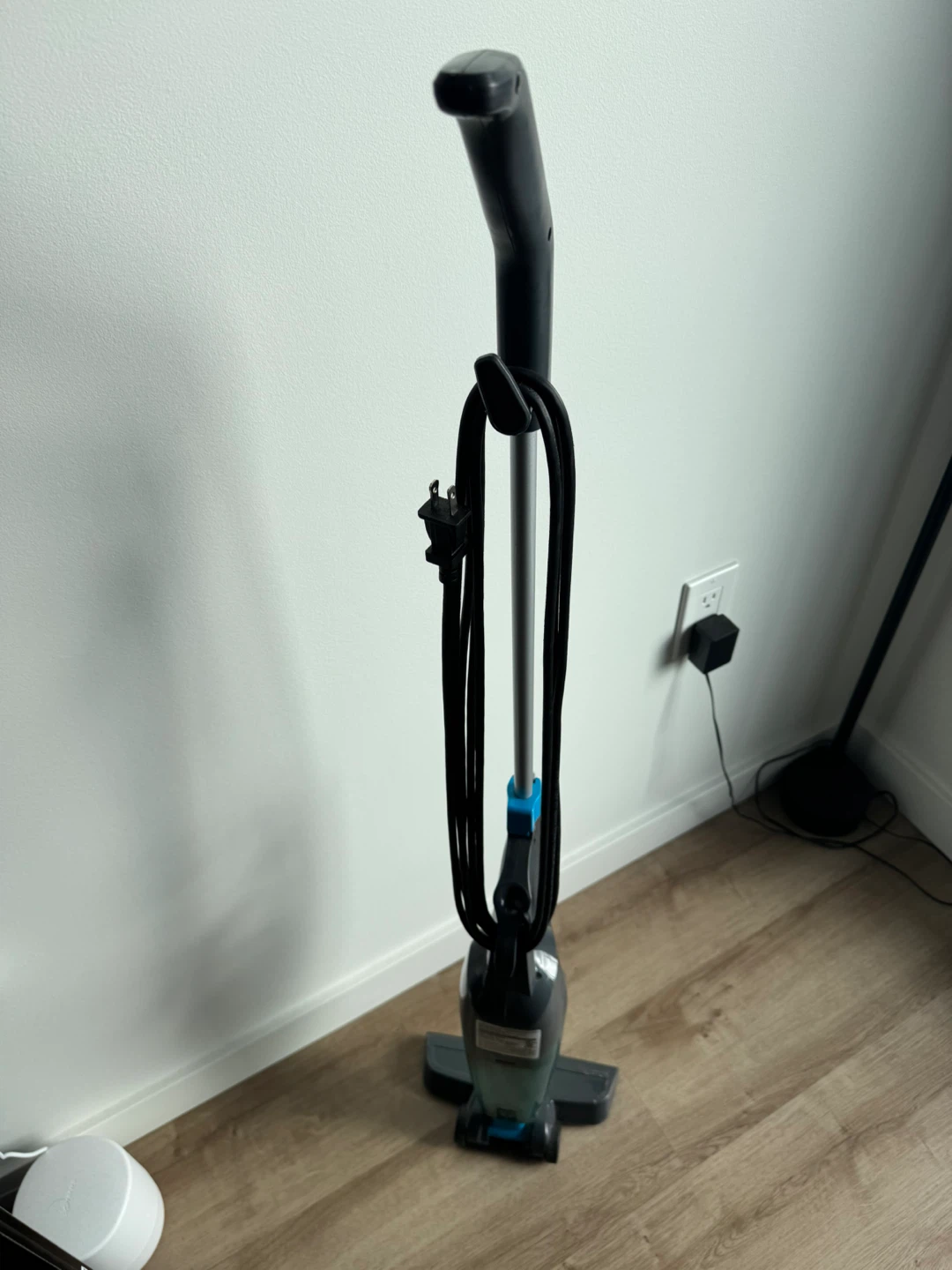 Bissell FeatherWeight Stick Lightweight Bagless Vacuum - photo 2