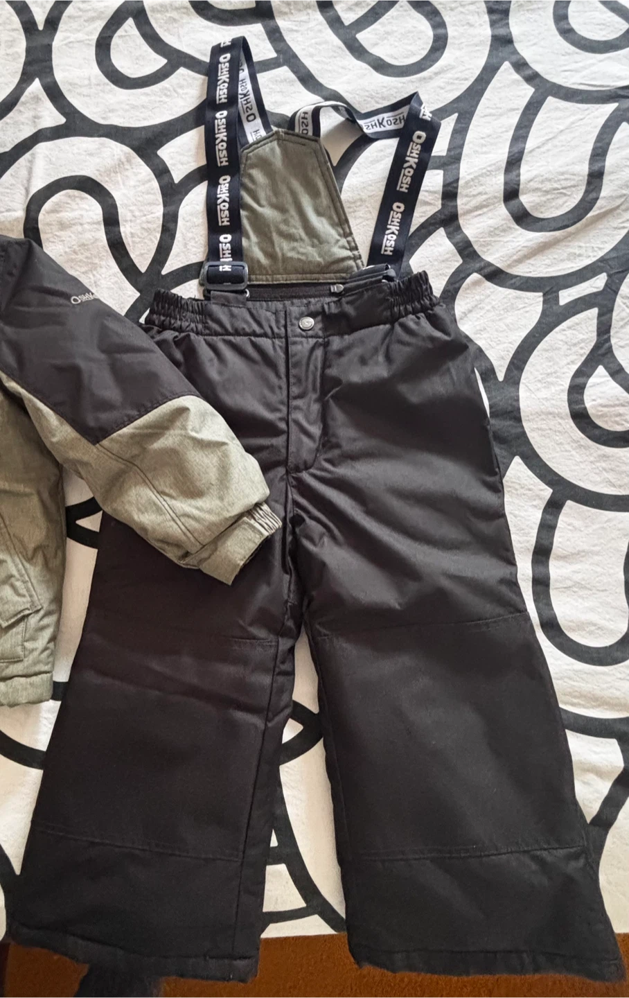 OshKosh B'gosh Snowsuit - Size 4 - photo 4