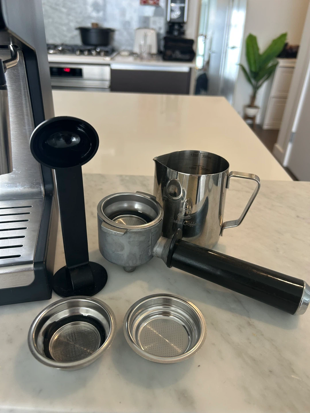 Barely-Use De'Longhi Espresso Machine with Milk Frother - photo 4