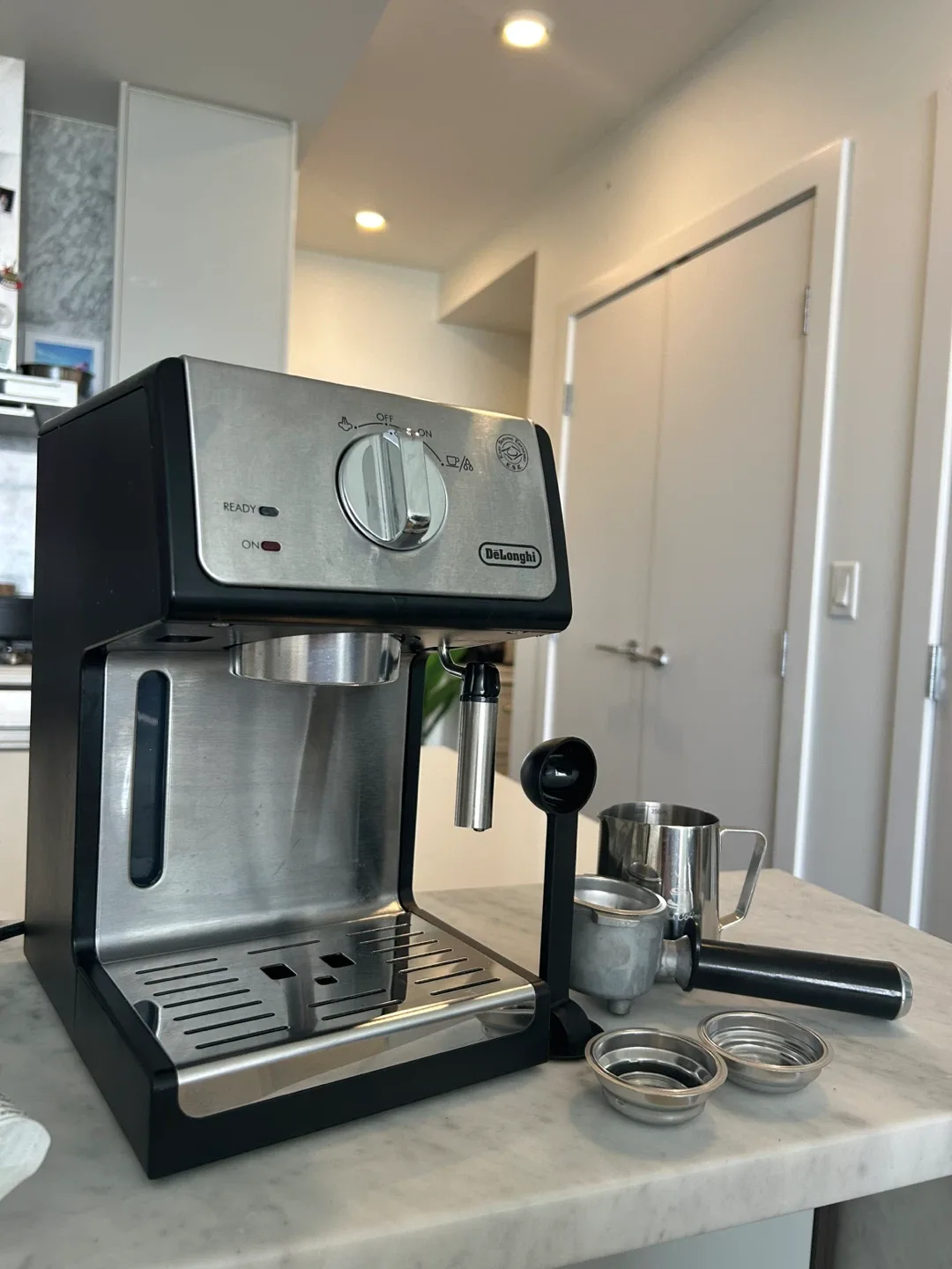 Barely-Use De'Longhi Espresso Machine with Milk Frother