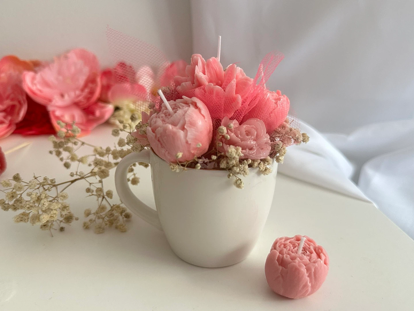 A cozy decor and gift for guests – a handmade candle