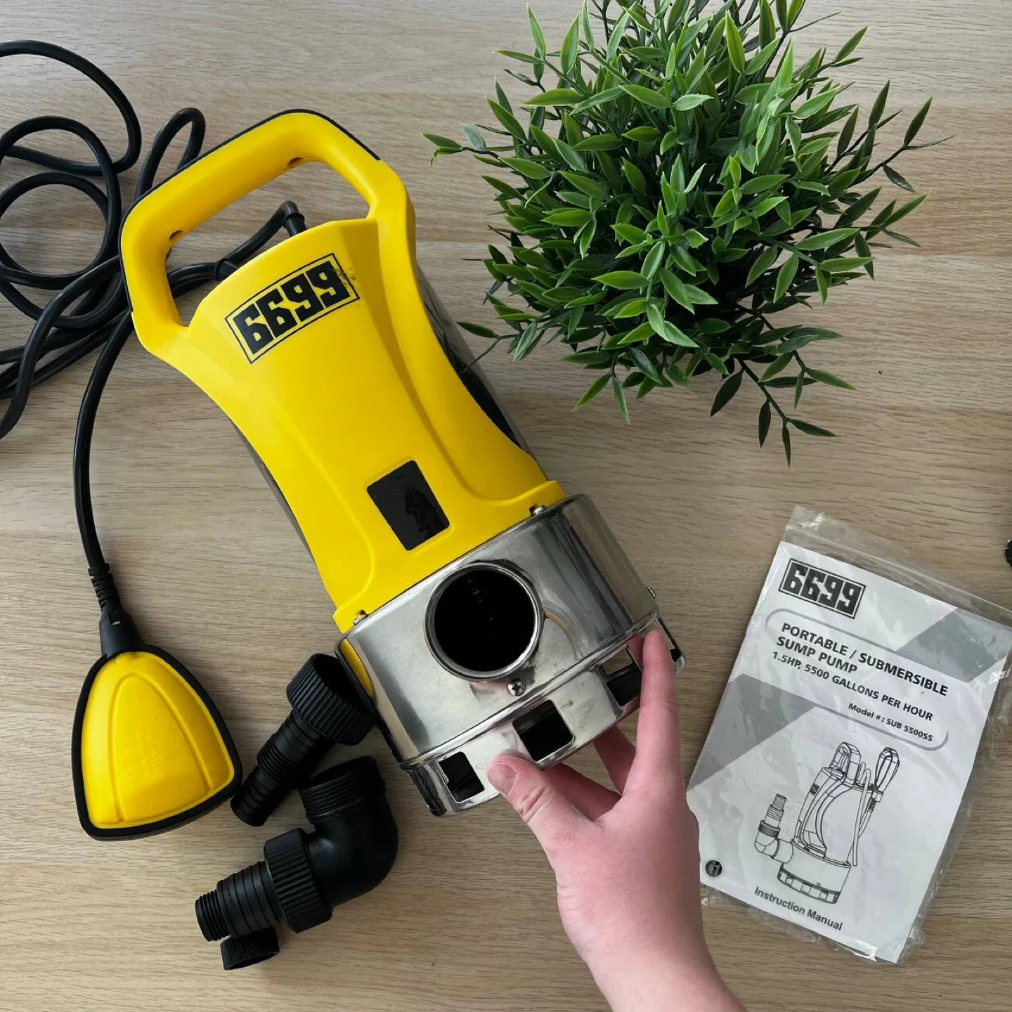 6699 Submersible Sump Pump - Like New! image indicator(2)