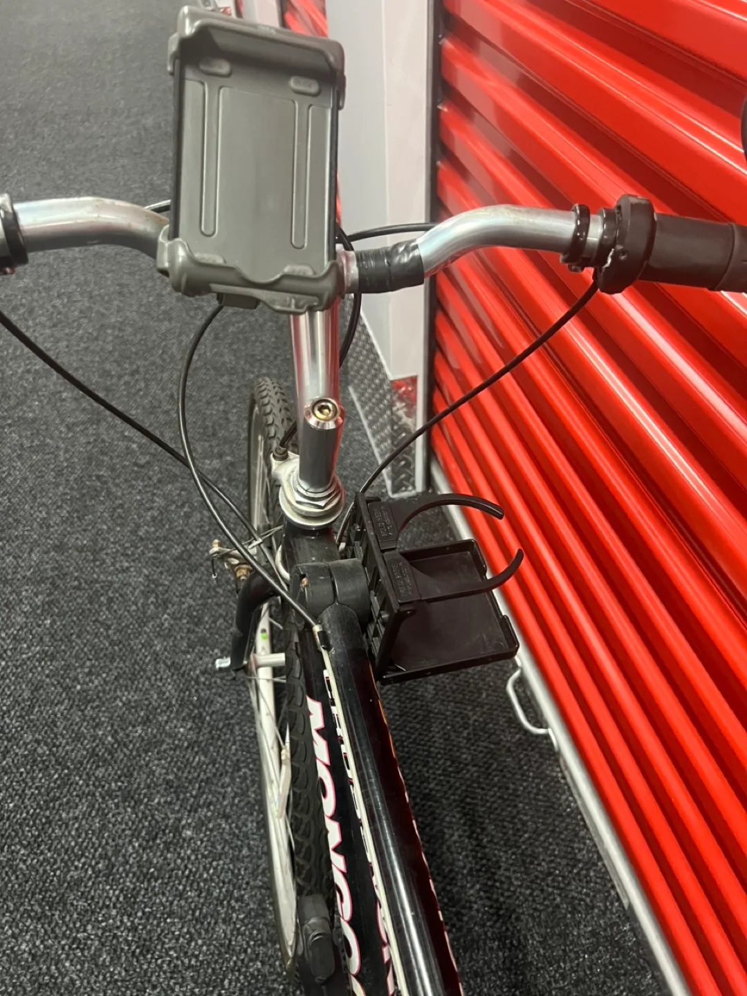 Mongoose Crossway 27.5" Hybrid Bike image indicator(4)