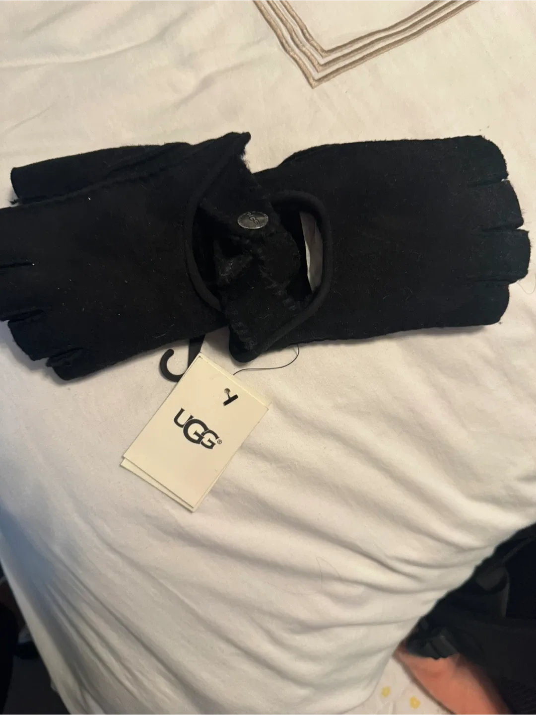 UGG Black Fingerless Gloves - Size M - New with Tags image indicator(3)