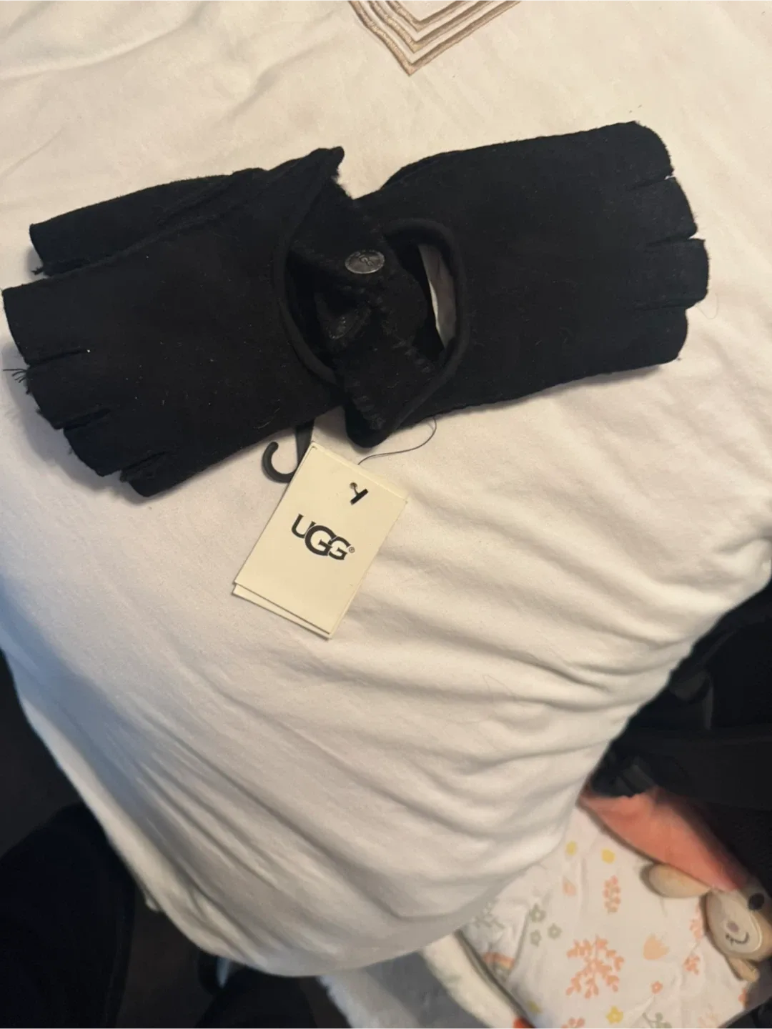 UGG Black Fingerless Gloves - Size M - New with Tags image indicator(2)