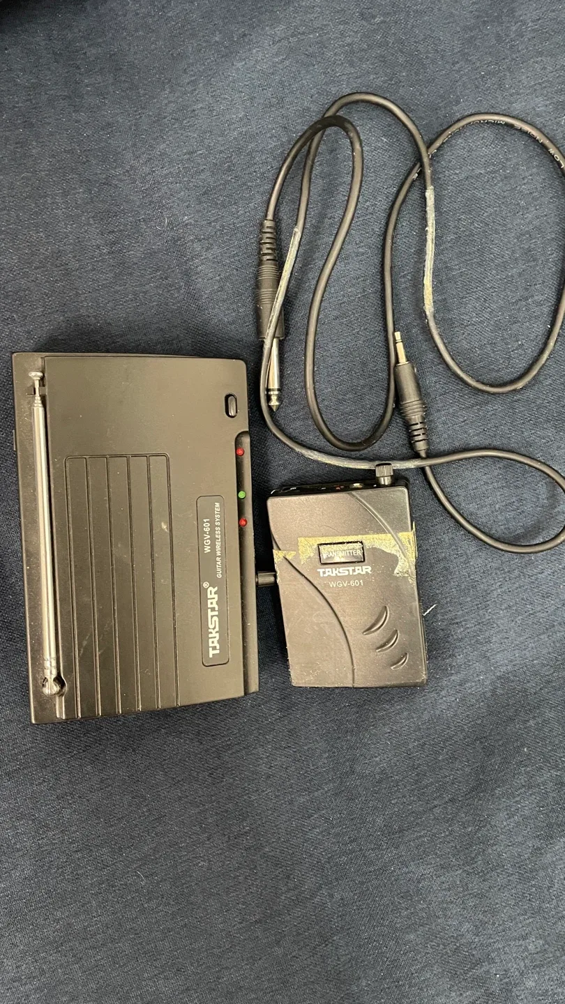 Takstar WGV-601 Guitar Wireless System thumbnail