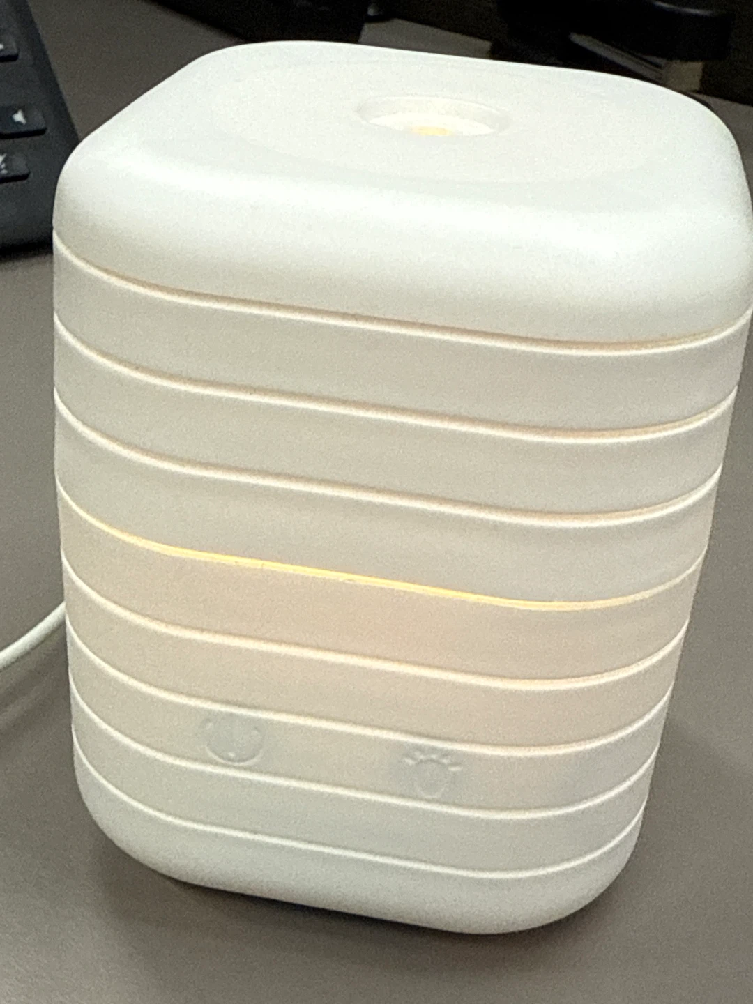 Aroma Diffuser with Color Changing Lights - photo 2