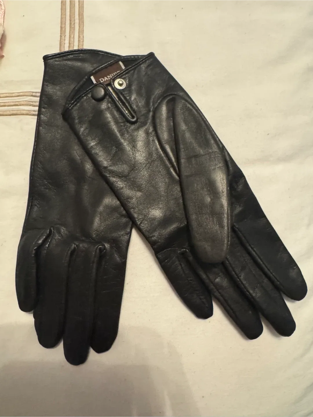 Woman’s Leather Gloves - XS - Black thumbnail