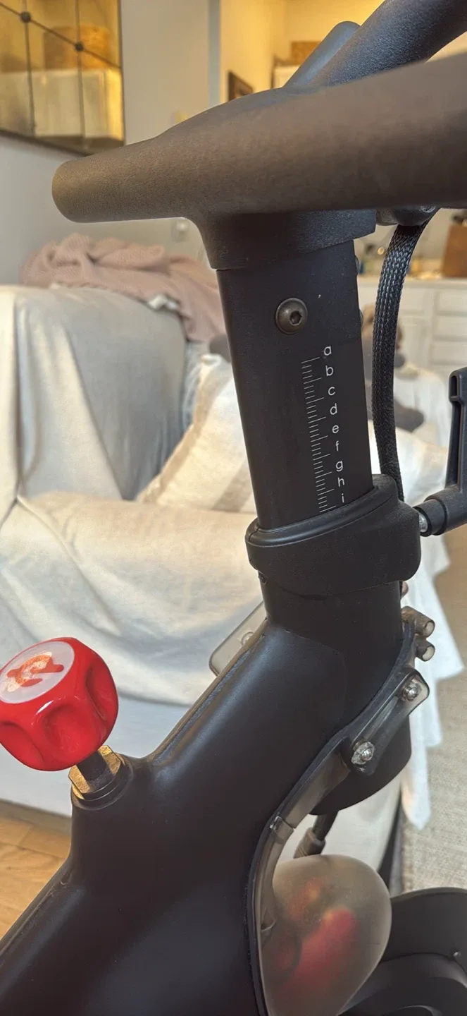 Peloton Indoor Exercise Bike image indicator(5)