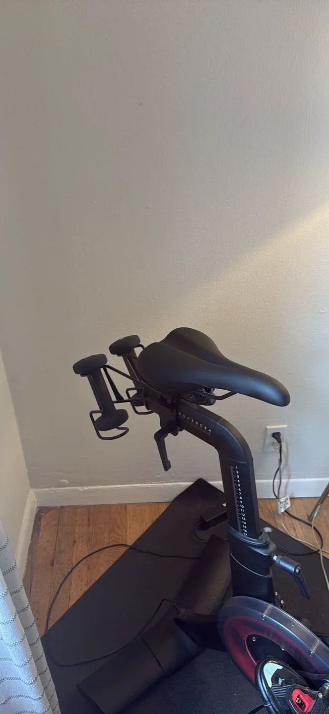Peloton Indoor Exercise Bike image indicator(4)