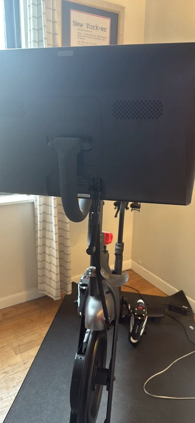 Peloton Indoor Exercise Bike image indicator(2)