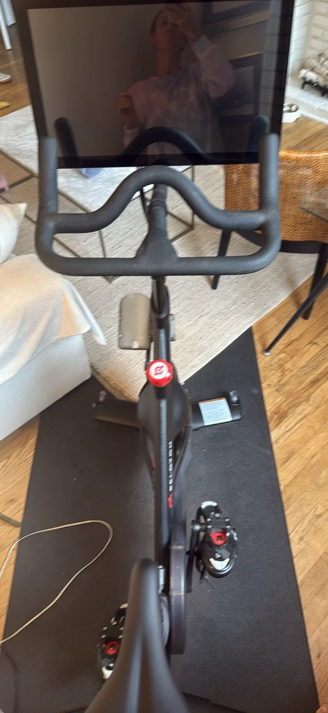 Peloton Indoor Exercise Bike image indicator(6)